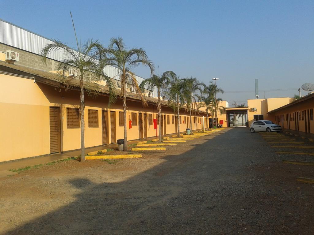 Hotel Veredas Três Lagoas エクステリア 写真